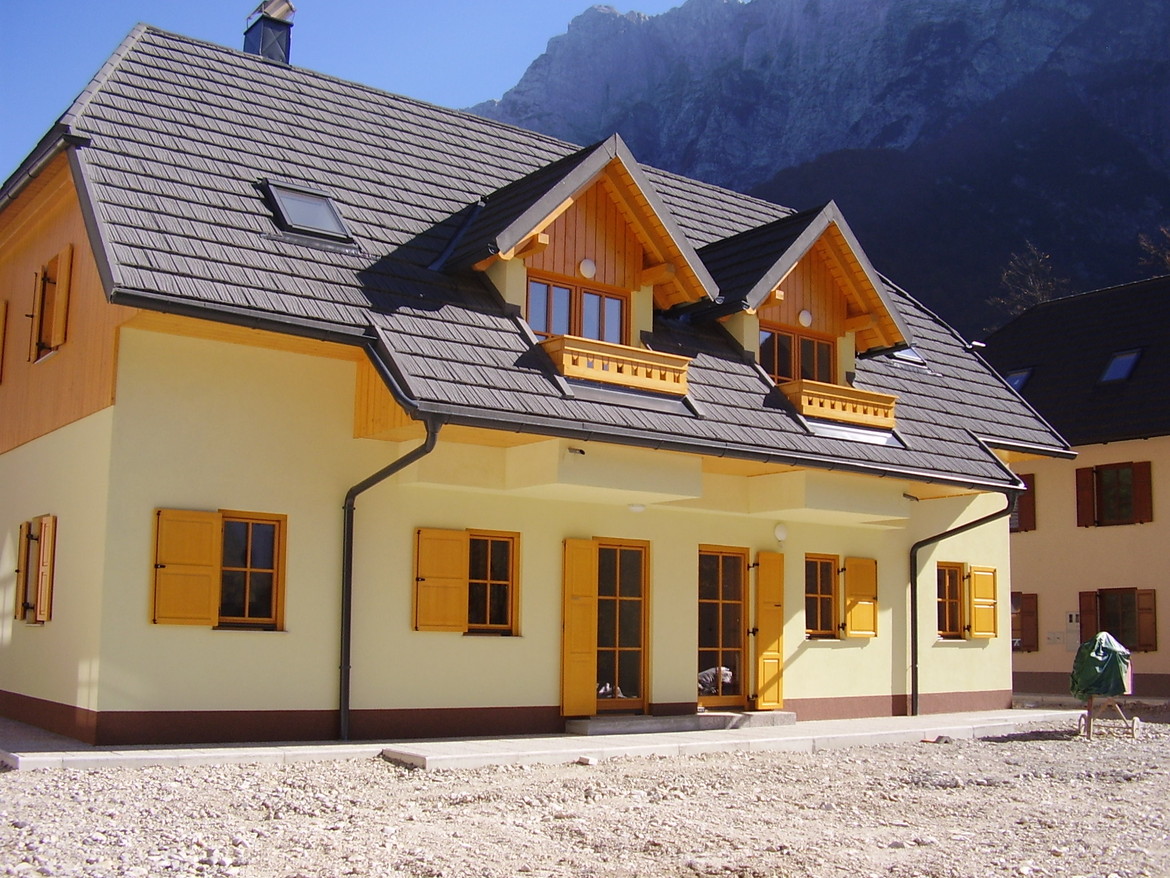 GERARD Corona Koyu Gümüş Posocje, Slovenia